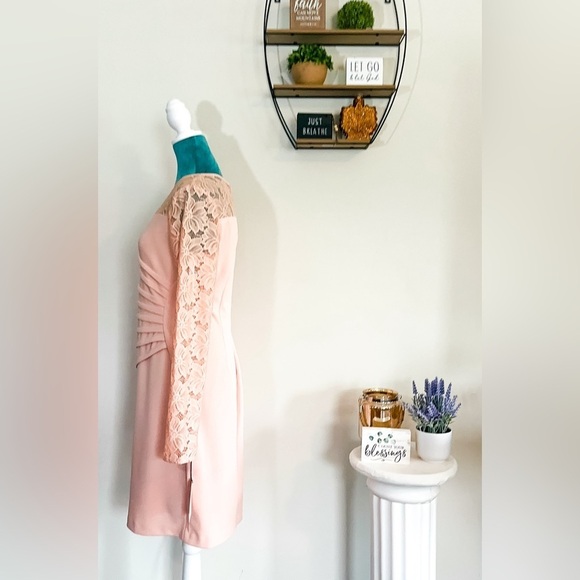 Timeless Ivanka Trump Lace Sleeve Dress - Size 8, Perfect for Any Occasion! - Picture 5 of 16